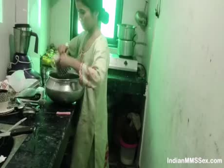 18 Jahre alter indischer Dienstmädchen Desi Sex-Video ansehen